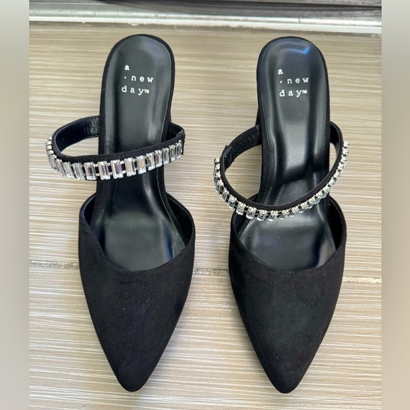 Black suede and rhinestones small heel shoes - Picture 2 of 5